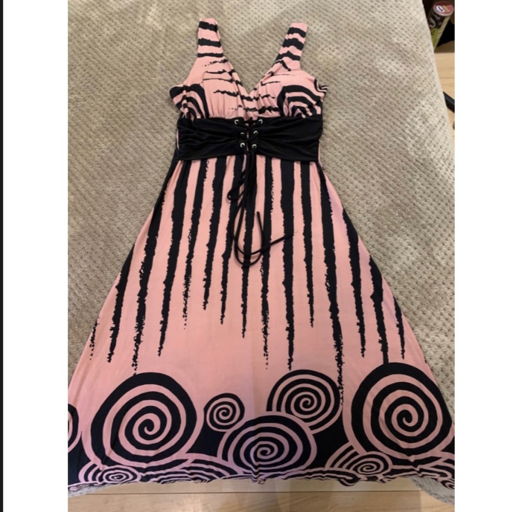 unique designed dress size large (runs small)